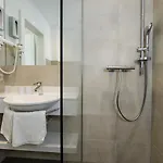 Christina Hotel *