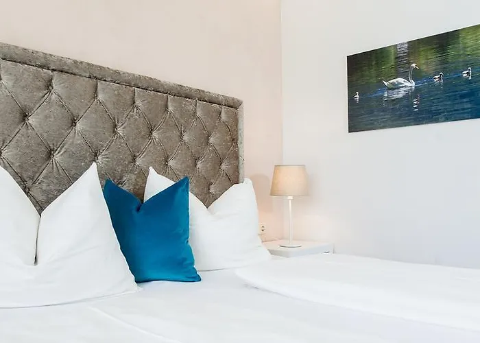 Christina מלון *