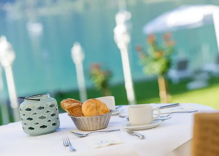 מלון Christina *